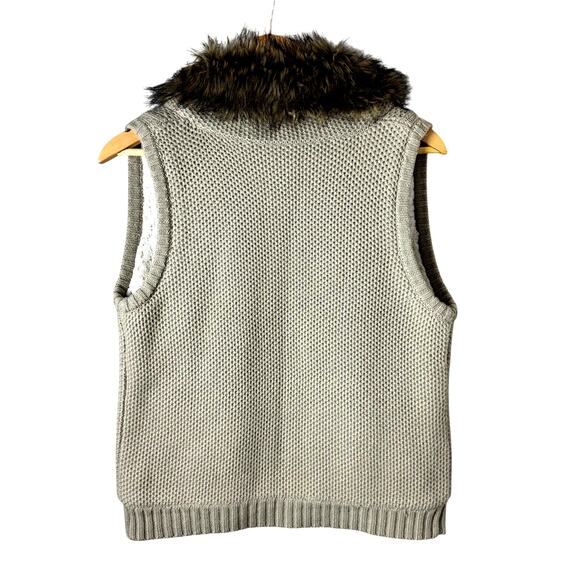 Maurices Sweater Vest Womens Size M Faux Fur Cableknit Toggle Sherpa Lined Tan - Picture 3 of 11